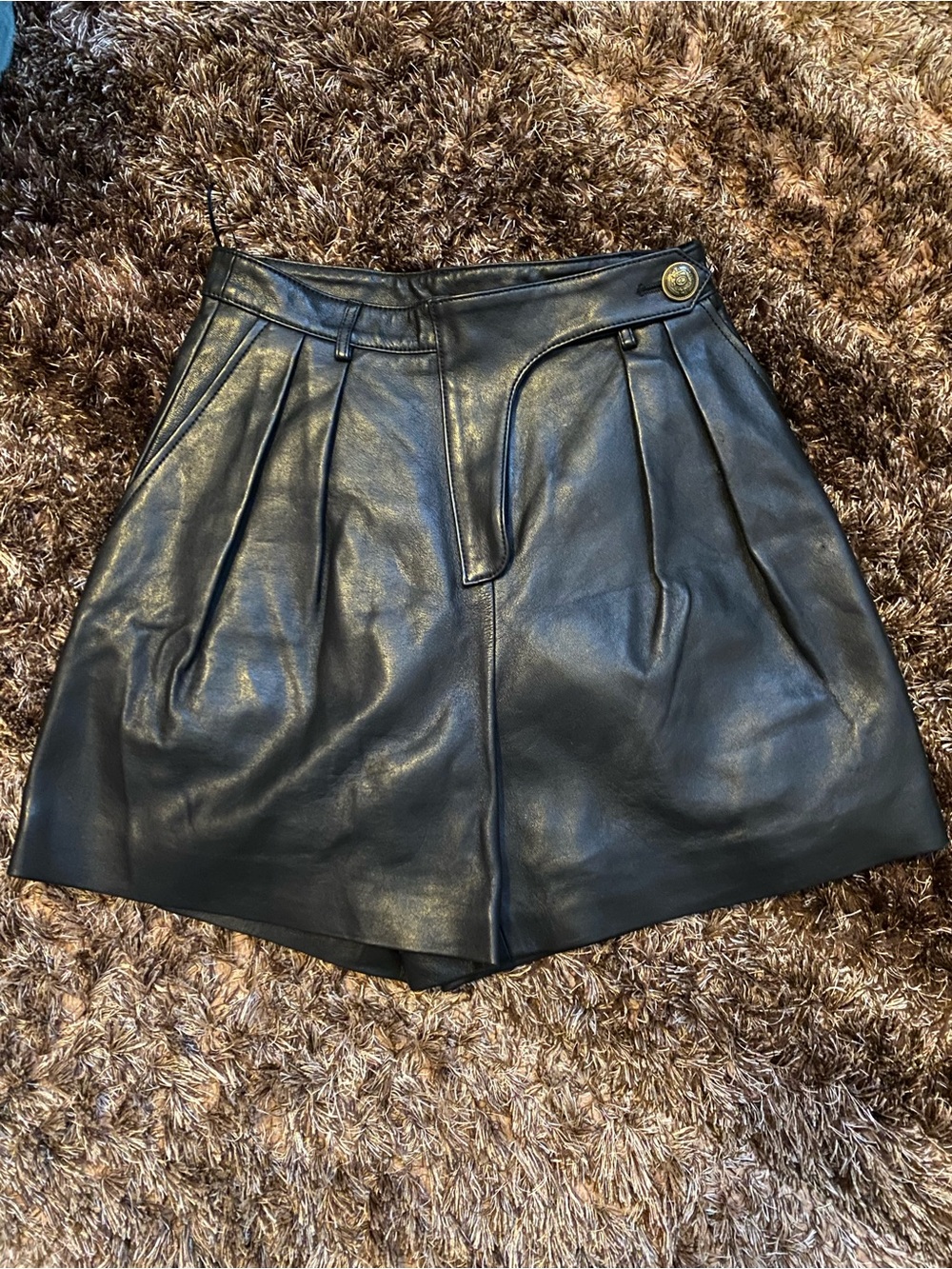 Lambskin leather short